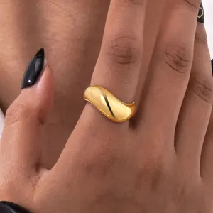 New Tarnish Free Waterproof Minimalist Classic Smooth Surface Rings Jewelry Stainless Steel Rings for Women