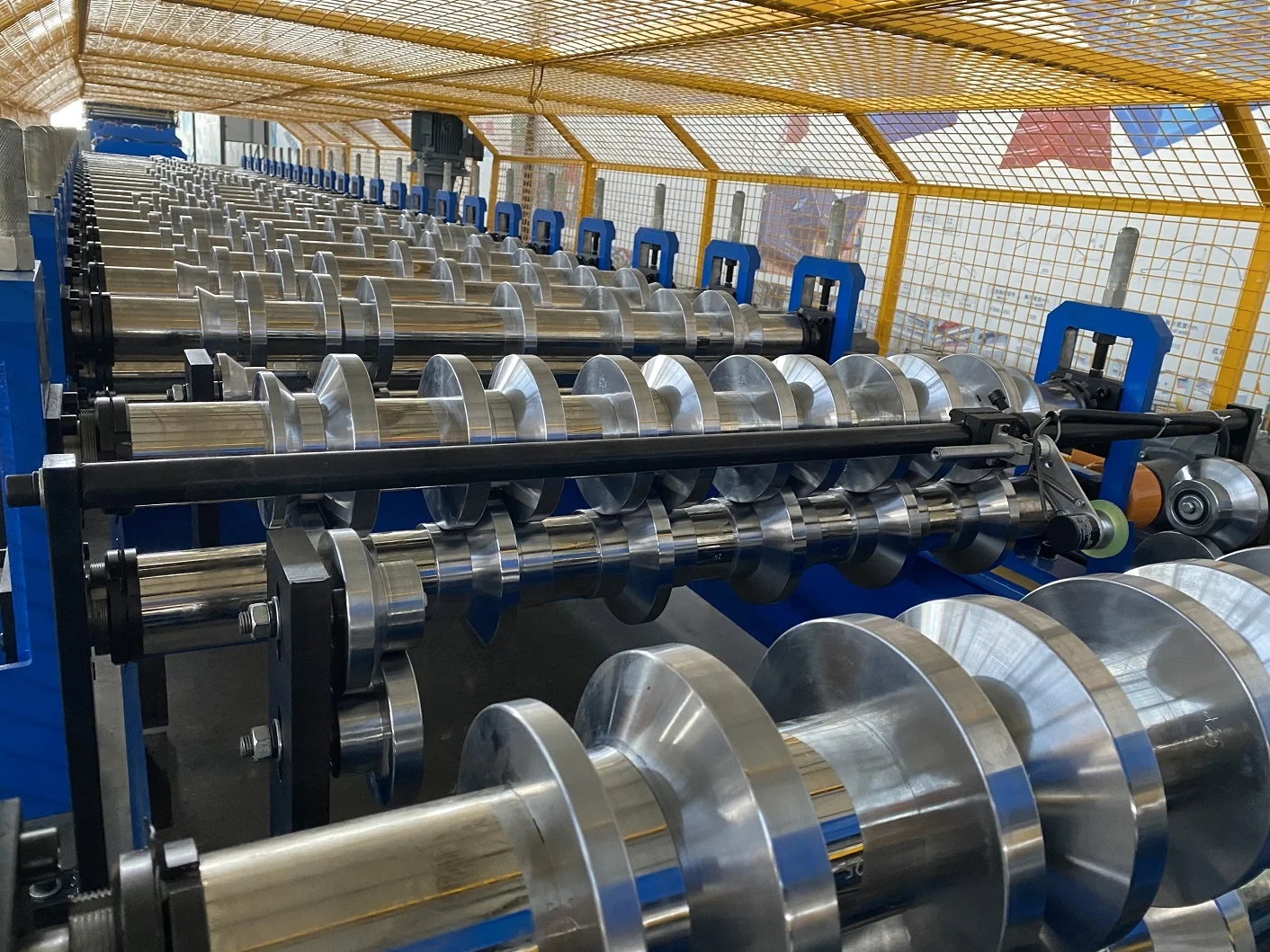 Metal Container Board Forming Machine for Car Carriage Body Panel Roll Forming 3d Wall Panel Making Machine
