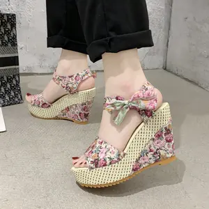 2026 Trendy New Bohemian Fashion Wedge Lace Print Fish Mouth for Women Light Weight Height Increasing Slides PU for Winter