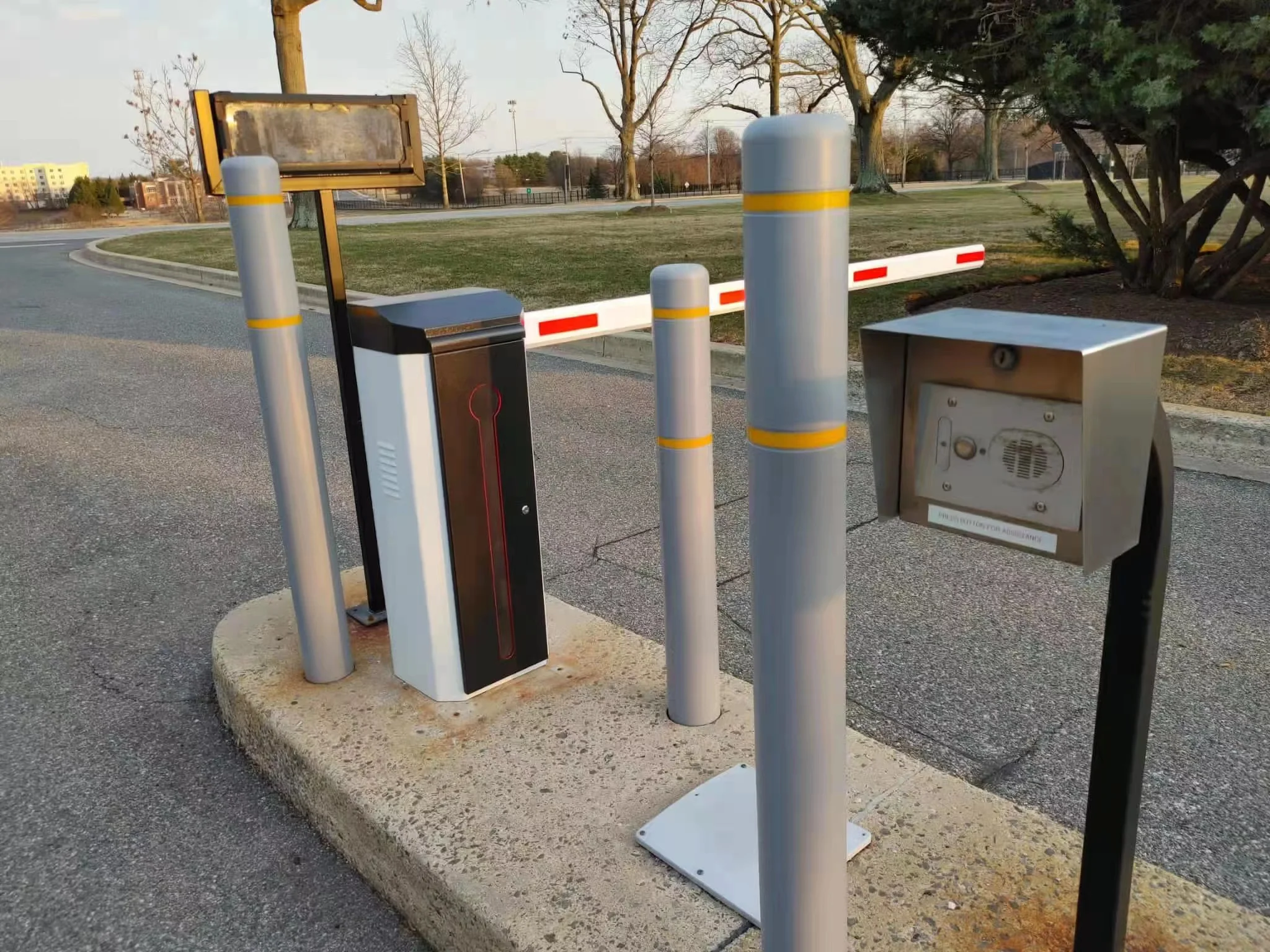 Electric Lift DC Brushless Motor Smart Parking Equipment Barrier Gate with Boom