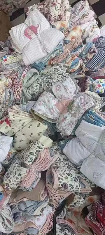 В наличии, избыточная оптовая продажа, фирменная другая одежда, детские леггинсы, детские штаны, в наличии