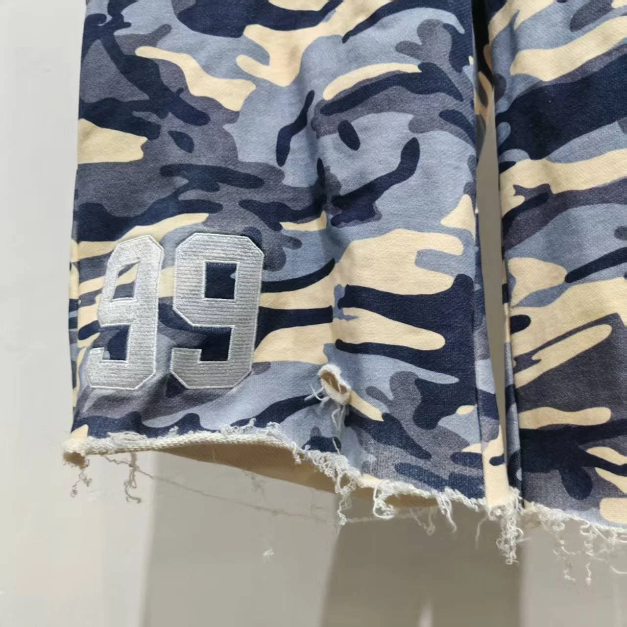 Custom Vintage Camo Raw Hem Drawstring Sweat Shorts Men Distressed Number Patch Label Streetwear Baggy Casual Bottoms gallery 4
