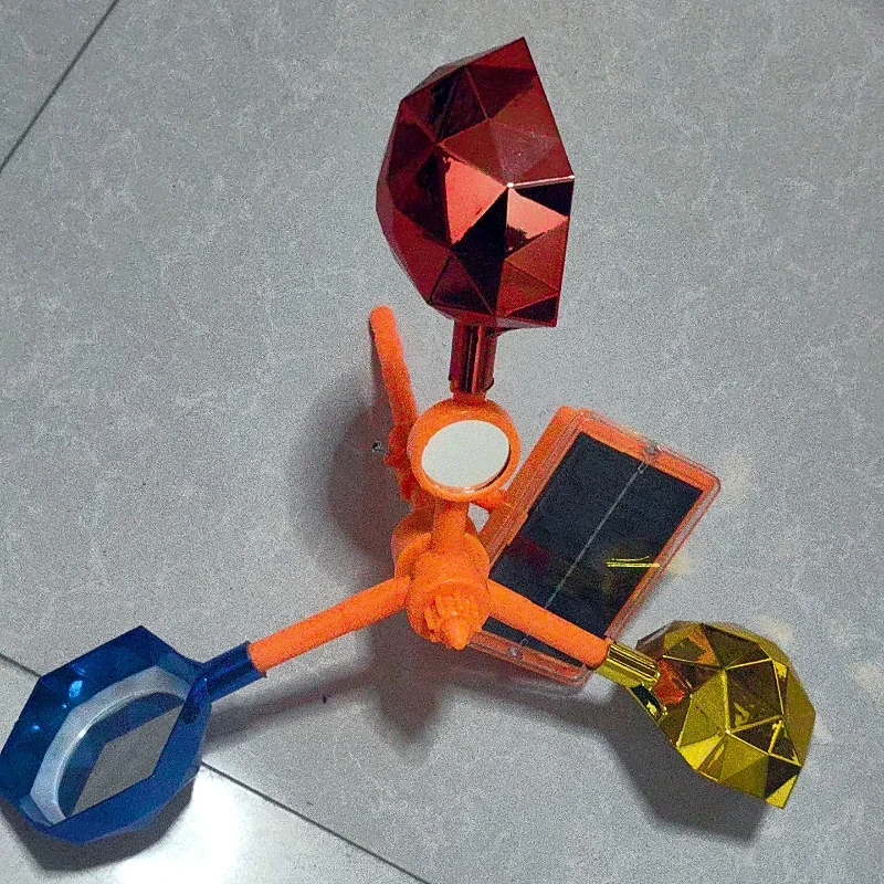 Solar Bird Repeller Producing Sound Loudly of Predators Reflecing the Light by Mirrors & Reflective Materials Polyhedra