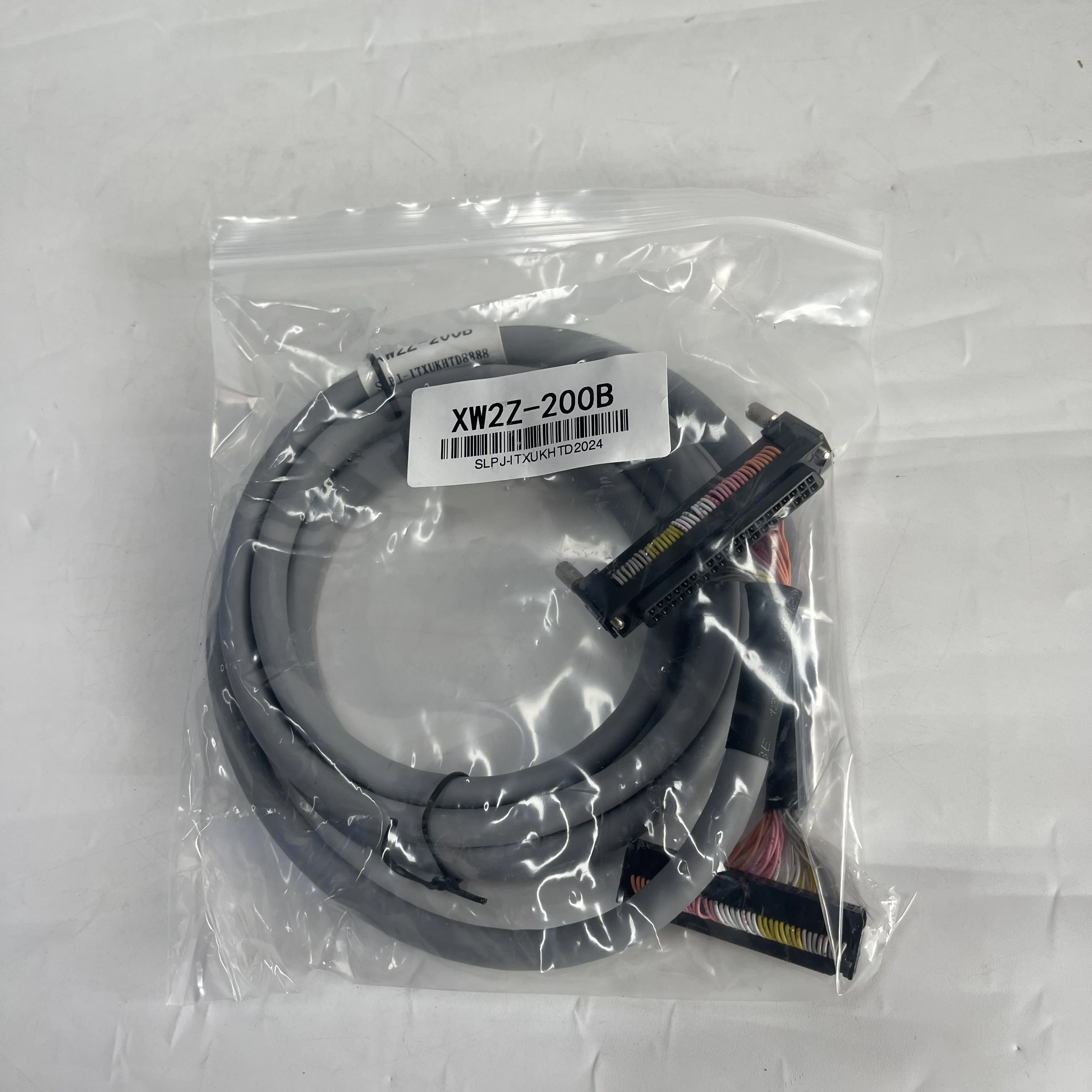 OMRON Connector Cable XW2Z-200B OMRON Connector Cable XW2Z-200B
