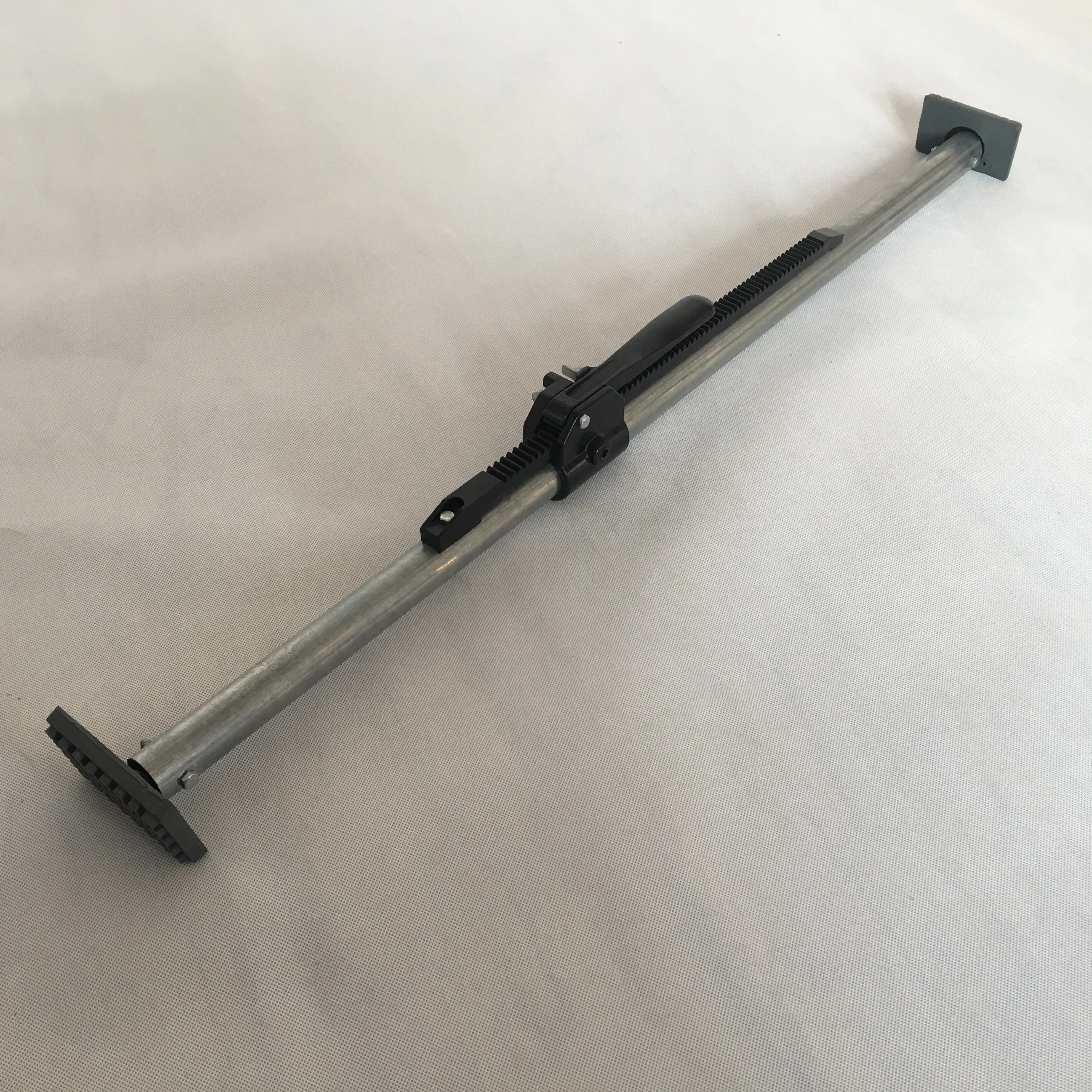 Adjustable Ratchet Jack Cargo Lock Load Bar For Pickups,Vans And Trucks
