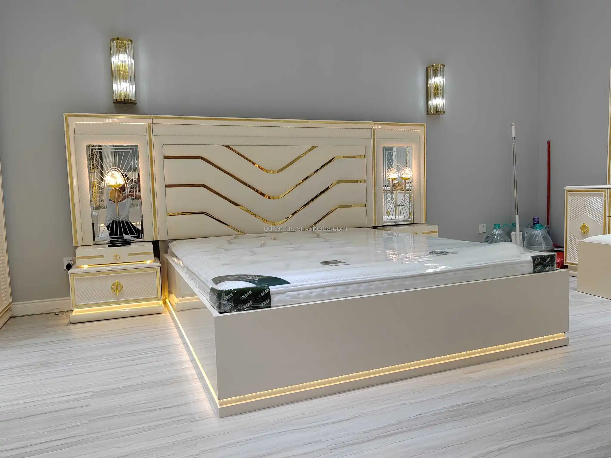 High Glossy White Finished Mdf Bedroom Sets 5pcs Upholstered White ...