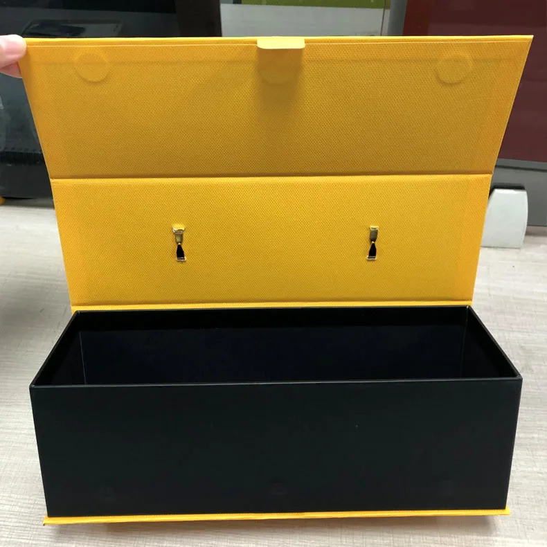 Luxury Yellow Textured  Paper Cardboard Box Packaging Printed Logo Magnet Closure Lid Gift Box With Pu Leather Handle