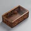Caja de almacenamiento larga de madera de nogal.