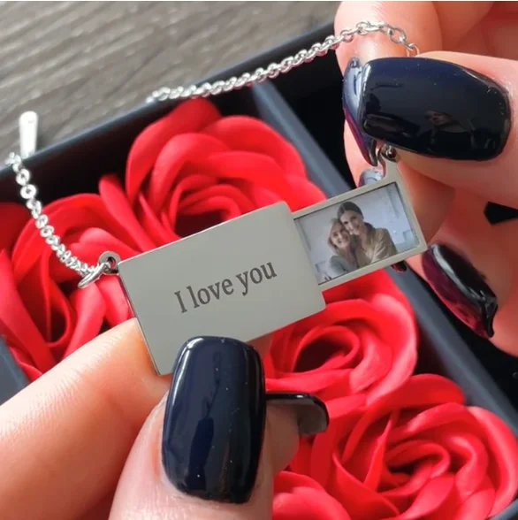 2023 Fashion Creative Memorable Pullout Photo Customized Pendant