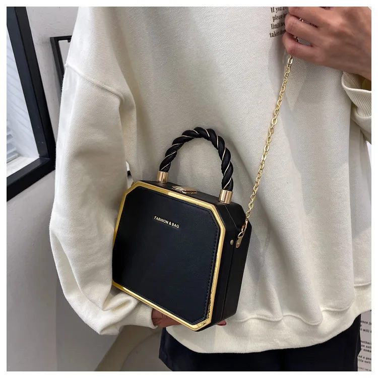Lady Fashionable Handbag Simple Chain Embellished Mini Square Crossbody Bucket Bag Premium Polyester Lined Casual