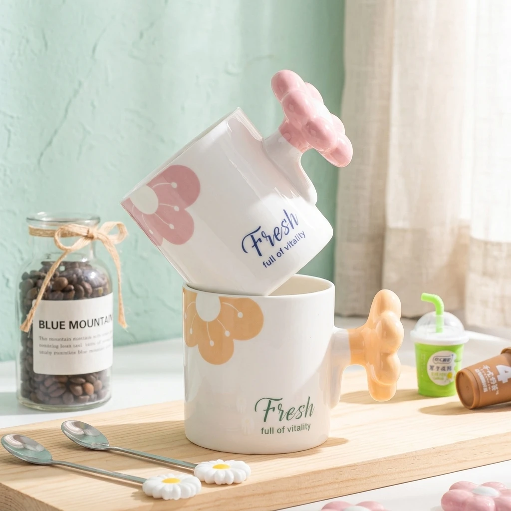 ถ้วยกาแฟเซรามิกส่งออกจำนวนมาก ดีไซน์ด้ามจับรูปดอกไม้ สามารถปรับแต่งโลโก้และพิมพ์ลายดอกไม้ตามแบบ OEM/ODM สำหรับการสั่งซื้อจำนวนมาก