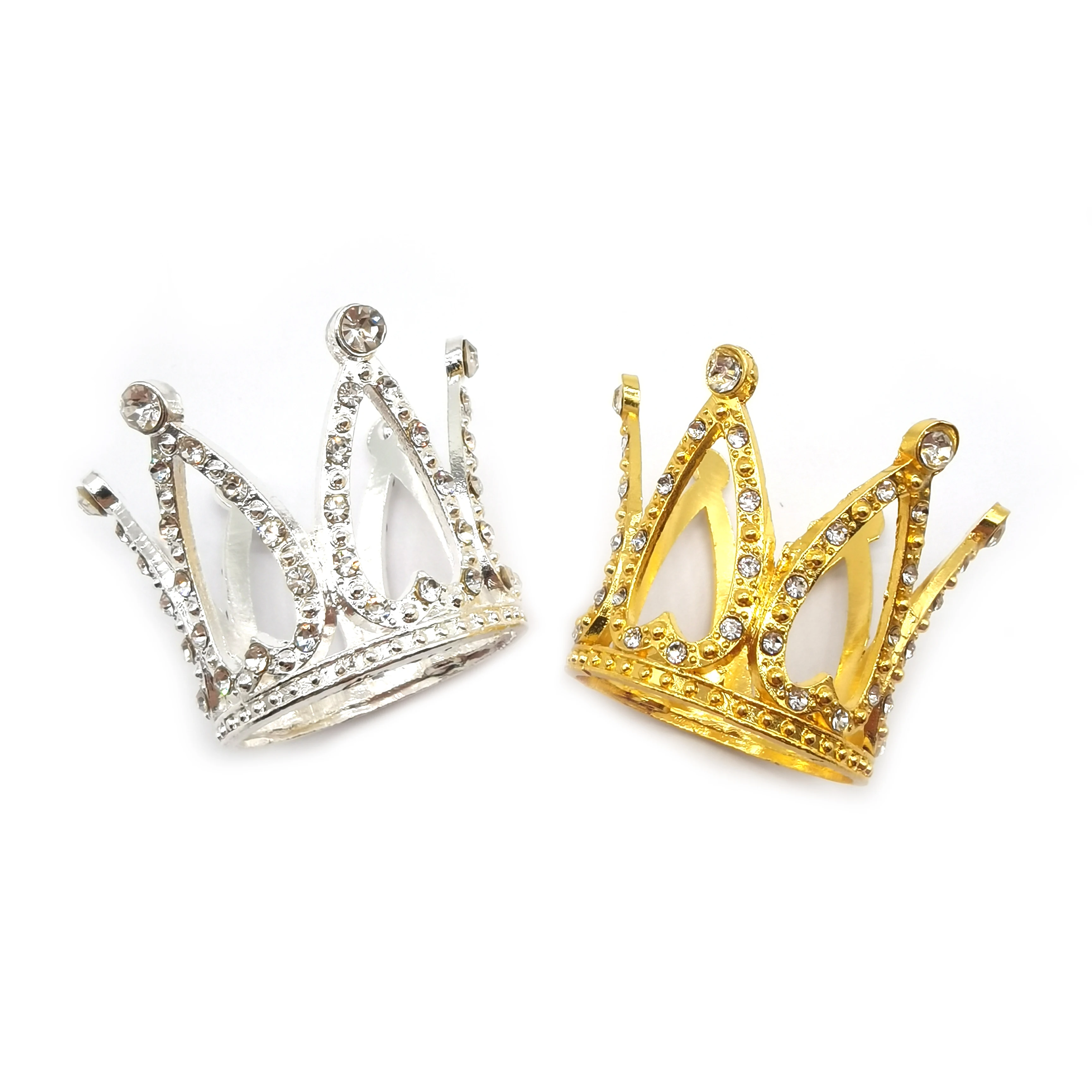 Украшение торта со стразами