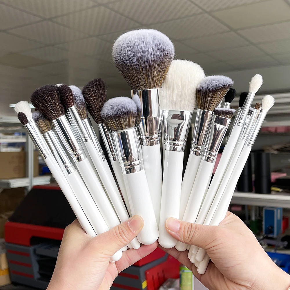 パールホワイト　3点セット　beauty labo 26pcs Luxury White Handle Makeup Brush Set by Dailyqueen
