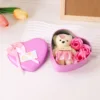 Caja de hierro en forma de corazón (3 flores + oso) rosa