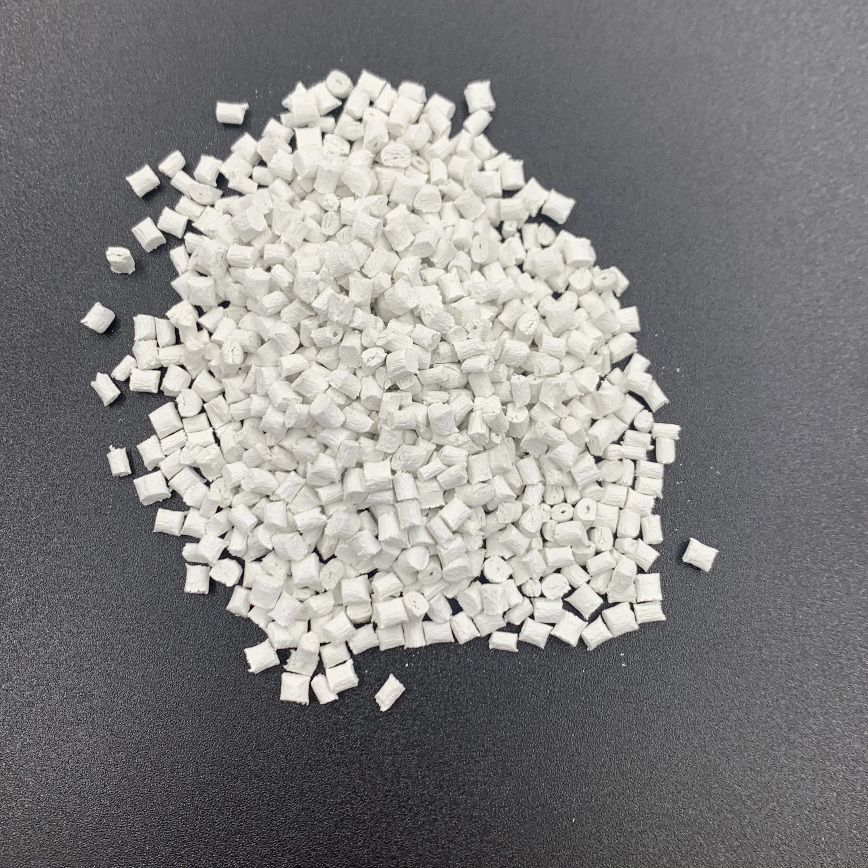 China Factory Plastics Raw Material PBT Polybutylece Terephthalate 30%GF LED Heat Sink