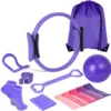 Conjunto morado de 13 piezas.