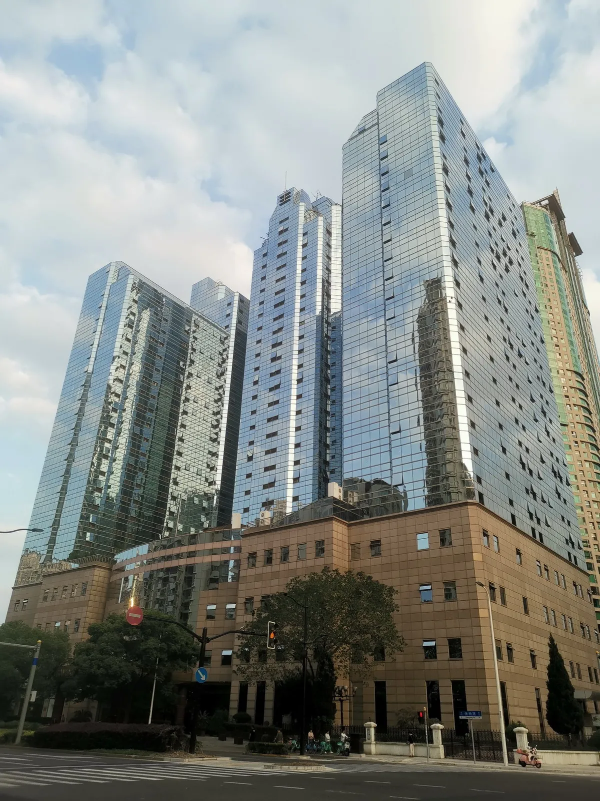 Shanghai Longway Special Glass Co., Ltd. 1