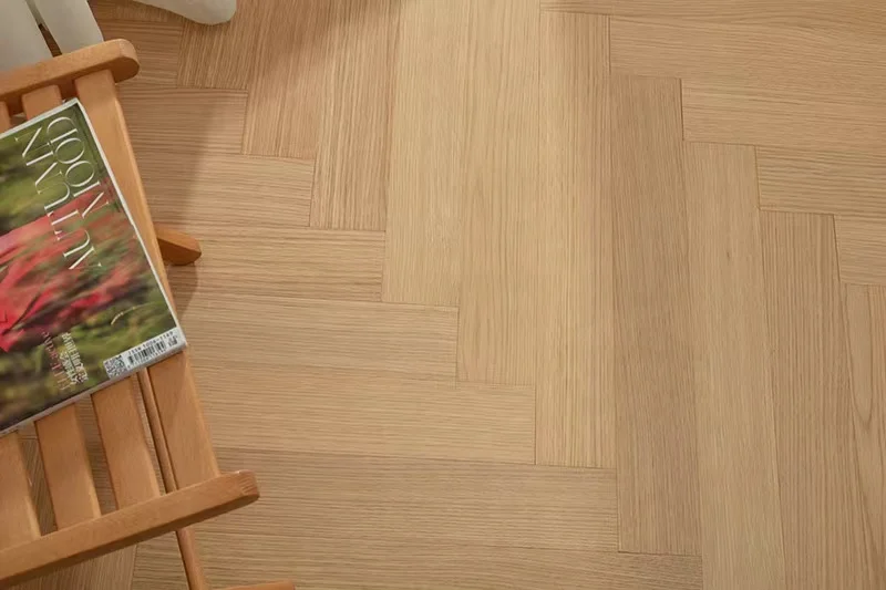 Modern Multilayer Herringbone Oak Wooden Parquet Flooring for Living Room Engineered with Brushed Technics for Indoor Use