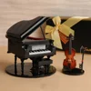 Piano de 10 cm + violín de 10 cm.