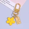 Fleur jaune à cinq pétales