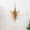 Estrella poligonal tridimensional dorada