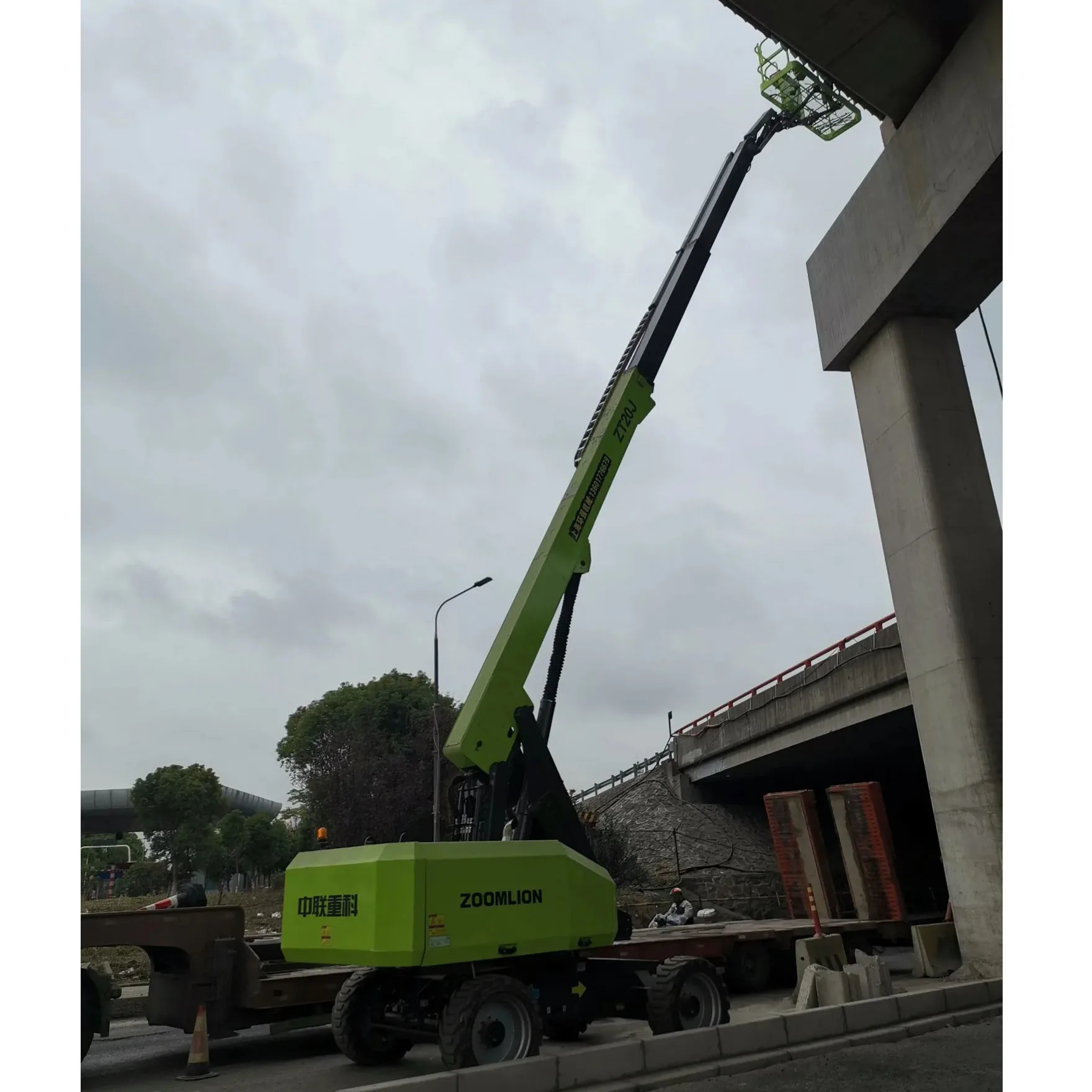 ZA20JE Electric Cherry Picker - 20M Height, 250kg Capacity