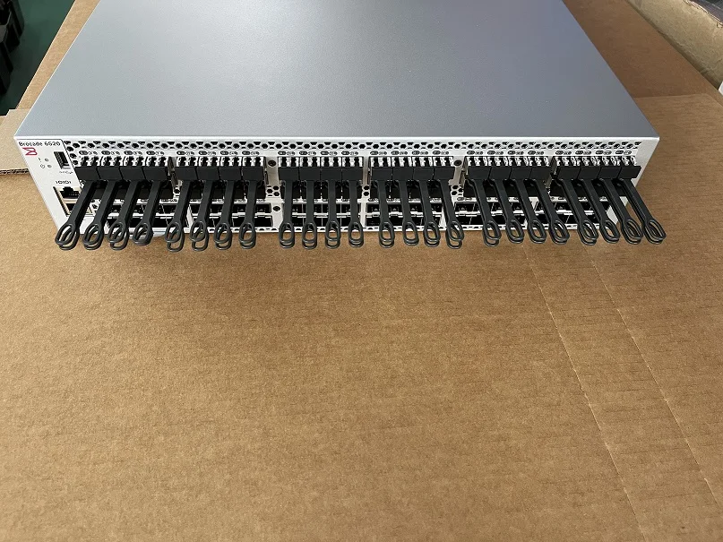 中古 Brocade G610 FCスイッチ(SFP+モジュール付き)#1 中古Brocade