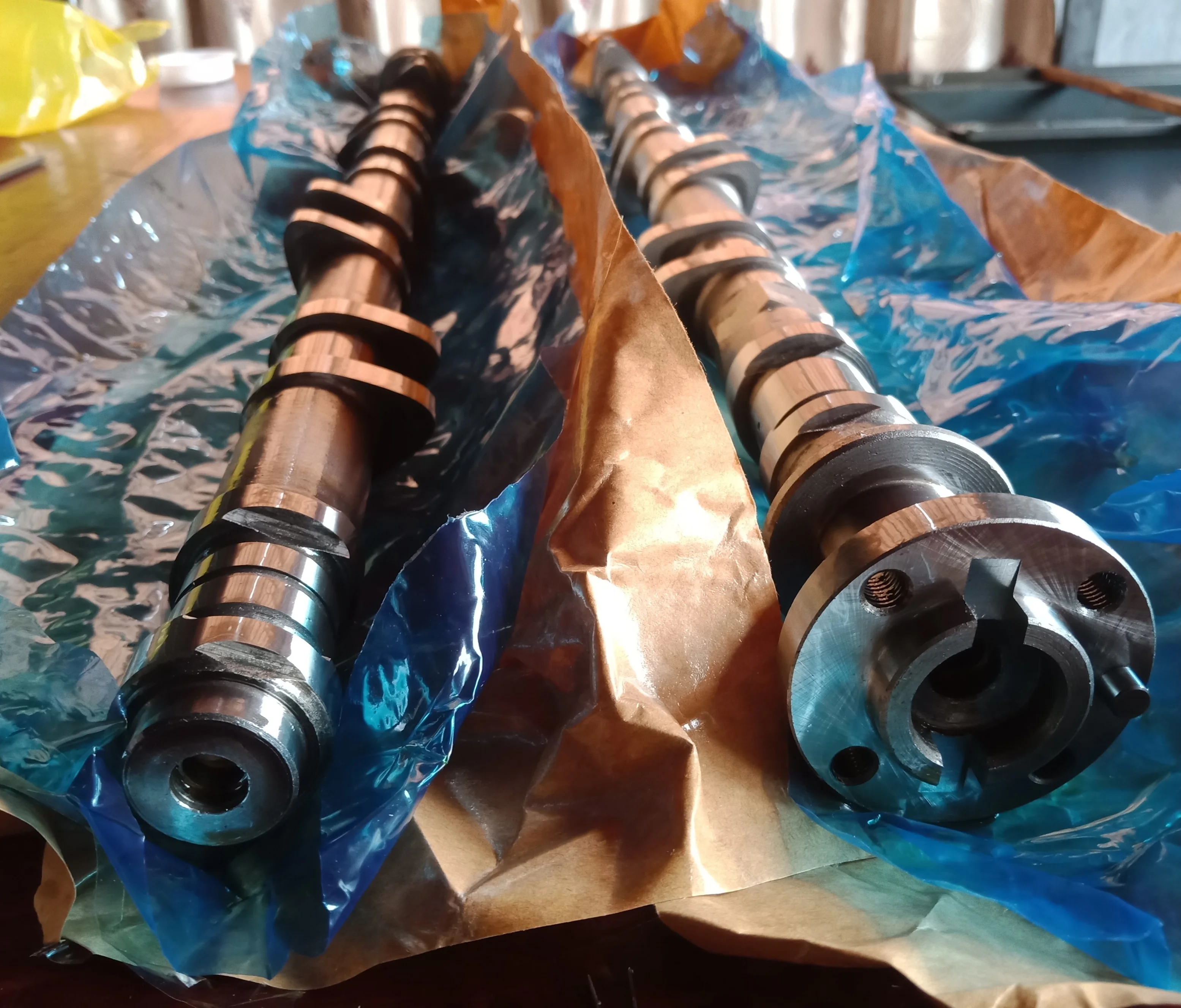 Factory Direct Manufacturing High Performance Forged Steel Auto Race Spare Parts for Nissan TB48 Engine Camshaft