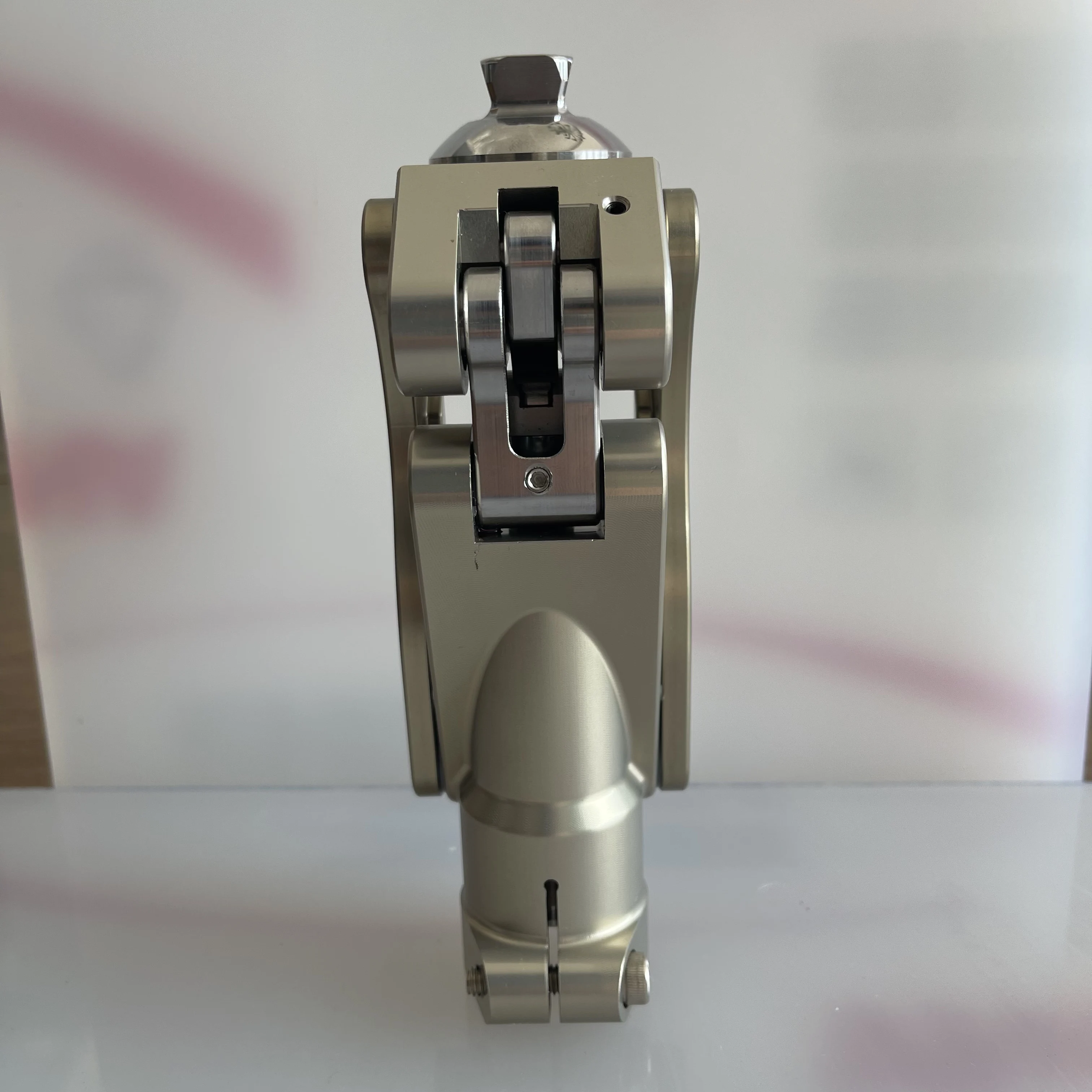 Four-Axis Hydraulic Artificial Prosthetic Knee Joint Implant Type Artificial Limb Class I Rehabilitation Equipment