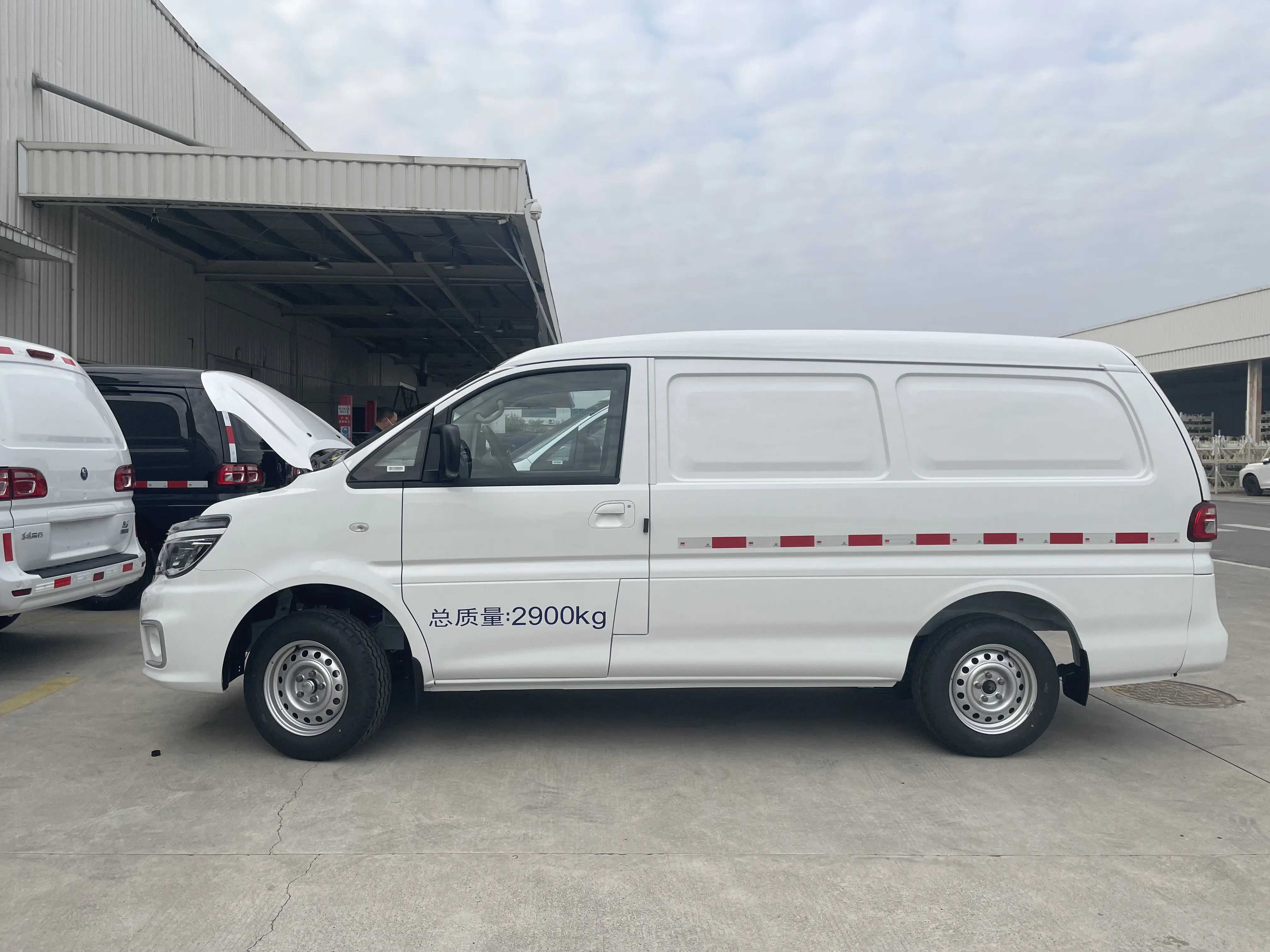Dongfeng 4 Wheels Left Hand Drive Mini EV Truck MPV for City Use