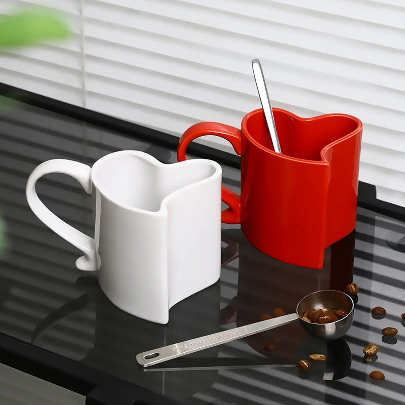 Red Heart Shaped Porcelain Tea Cups & Saucers for Couples on Valentine's Day for Cappuccino & Coffee factory