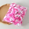 Rosa y blanco