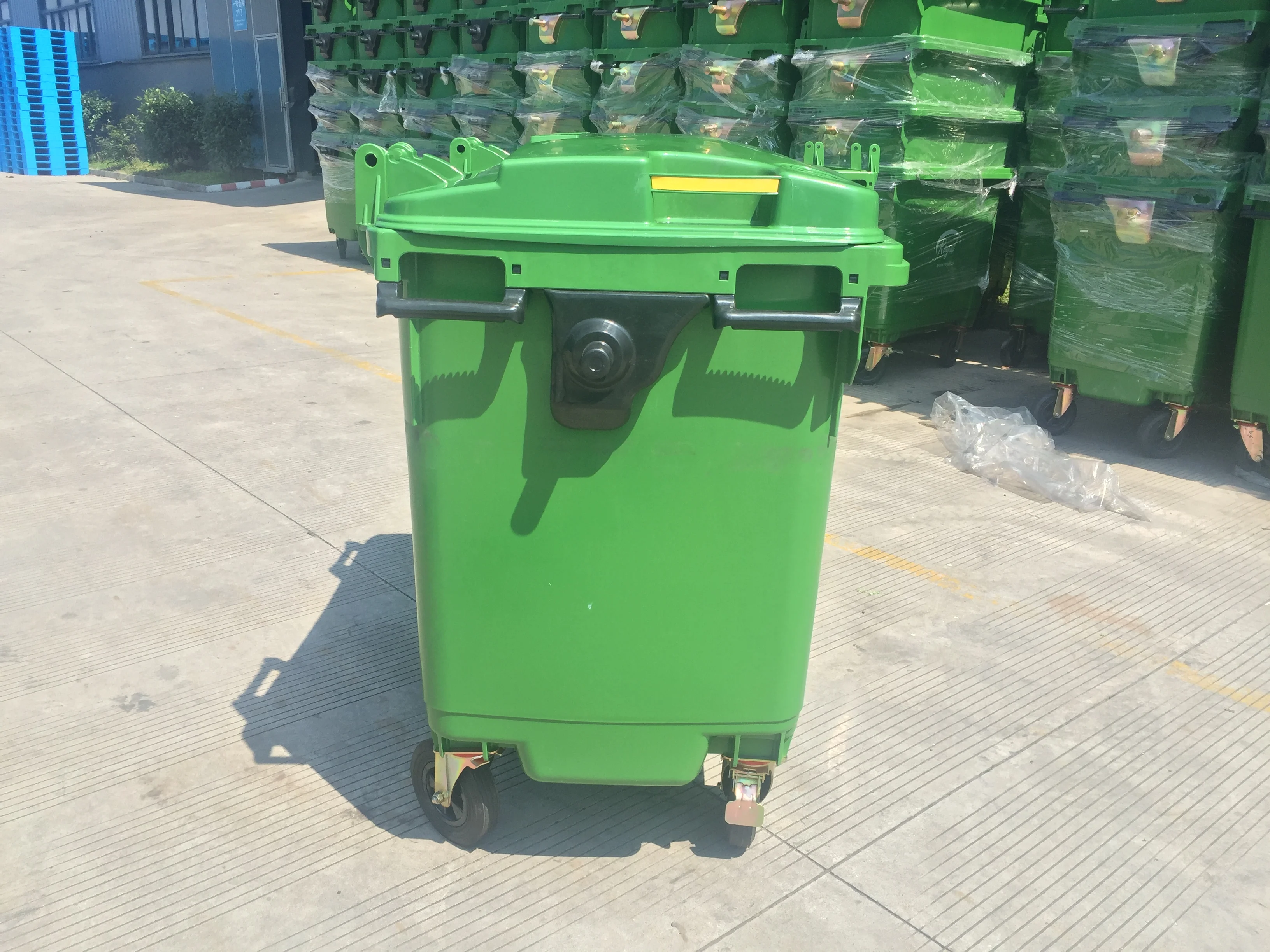 Large capacity 660 liter hdpe waste containment garbage bin with lid and pedal