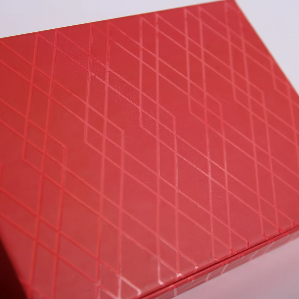 Op maat gemaakte rode magnetische klappendoos van stevig karton, milieuvriendelijk, speciaal papier, UV-puntveredeling, fijne sieraden en horloges, gerecycled