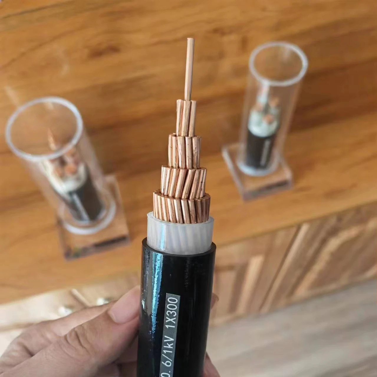 Flame retardant and fireproof 0.6/1kv xple/pvc sheath insulation 1-core pure copper conductor power cable U1000/R2V/YJV/NYY
