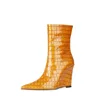 Giallo brunastro