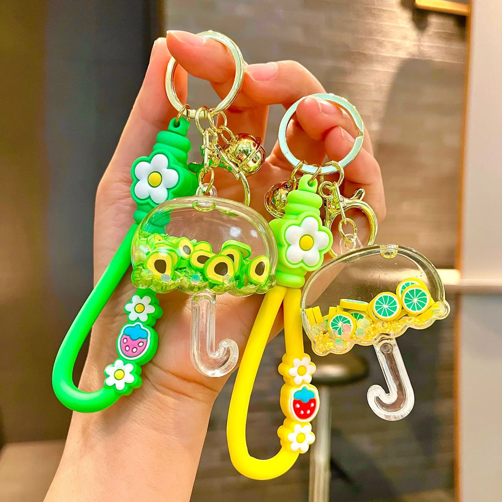 キーホルダー・アクリルキーホルダー OIL GLITTER ACRYLIC KEYCHAIN Cute Oil-Filled Strawberry Keychain - Kawaii Gift Charm