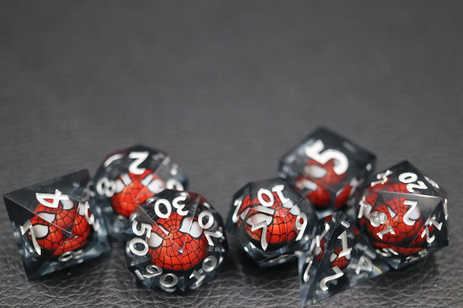 Yushun 7-Piece DND Game Set Red Resin Dice with White Numbers Spiderman Themed Board Game Dice Set factory