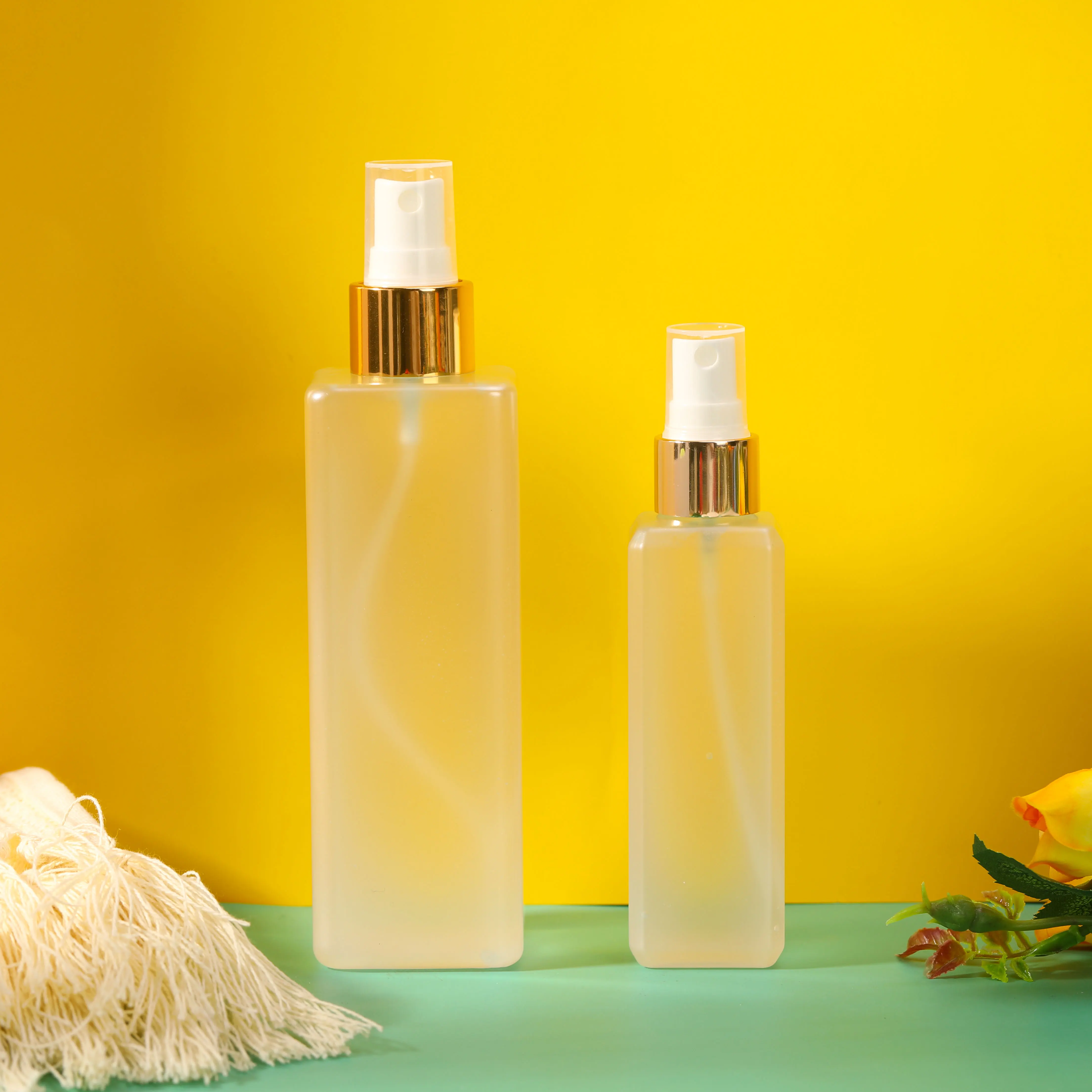 Wholesale Quantity Convenient Sprayer Container Translucent Serums With Pretty Frosted Plastic Spray Bottle