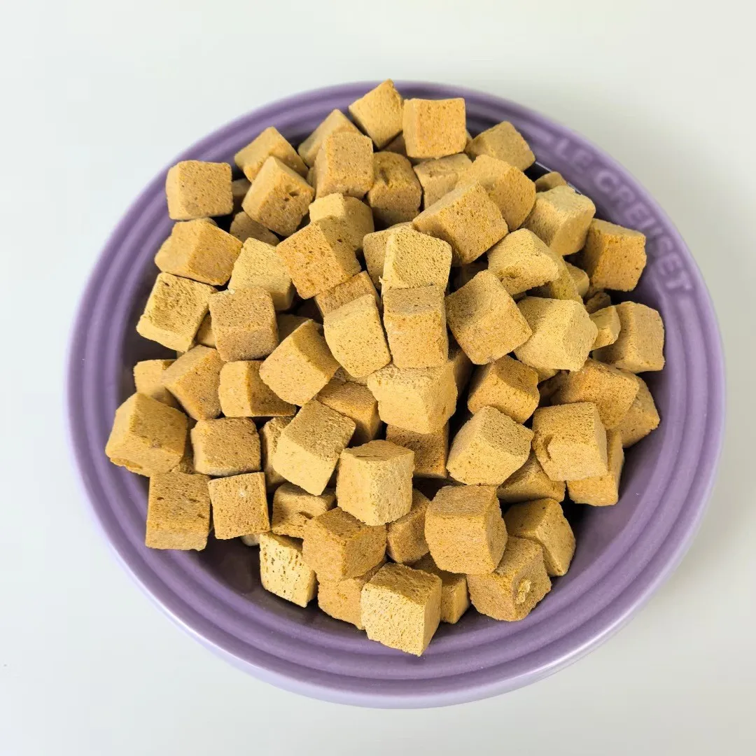 Eco-friendly Wholesale Cat Food Treats Freeze Dried Egg Yolk Cat Snack Treat Freeze Dried Cat Treats