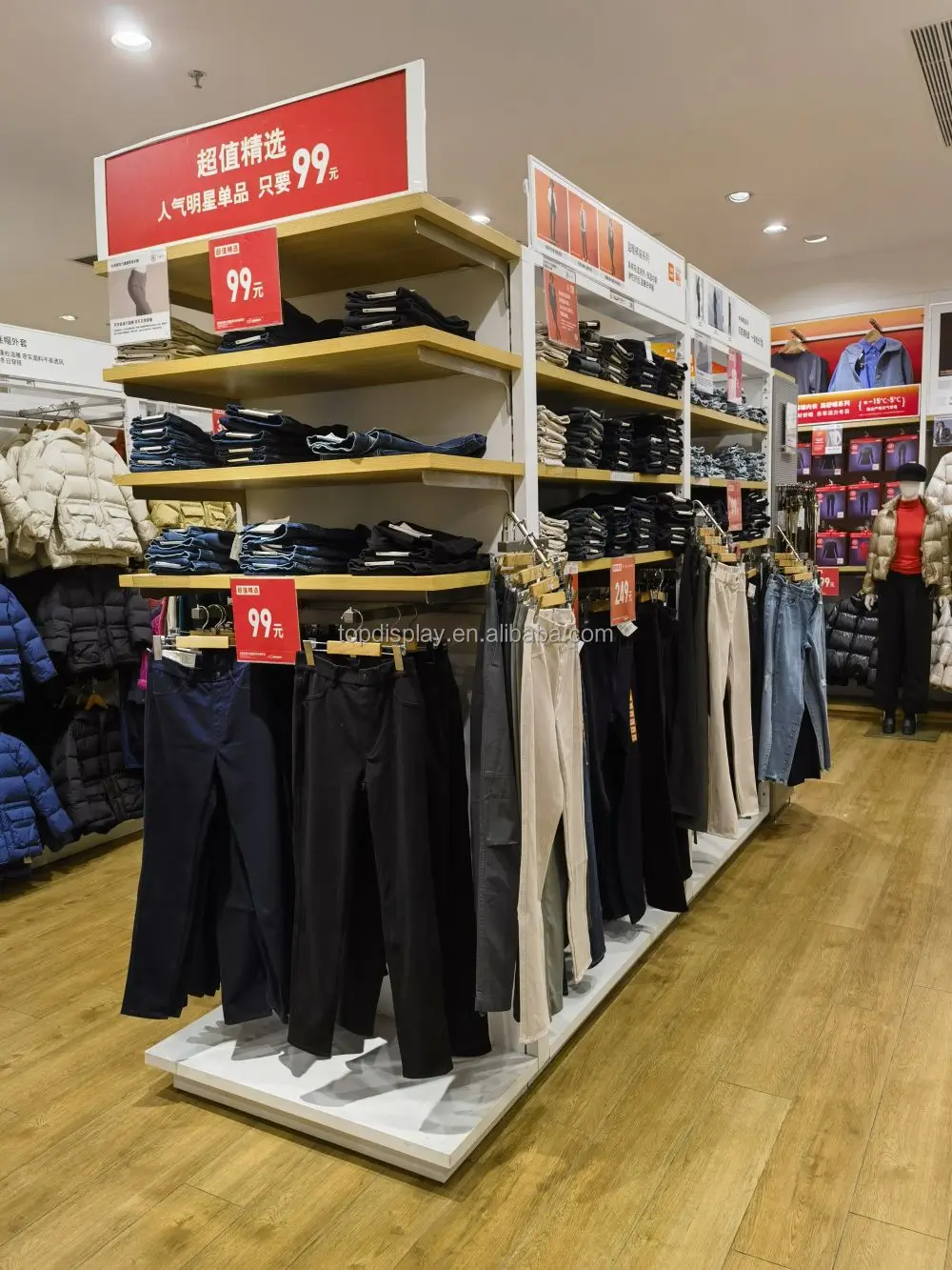 Custom Uniqlo Metal Clothes Display Stands Clothing Rack for Clothes ...
