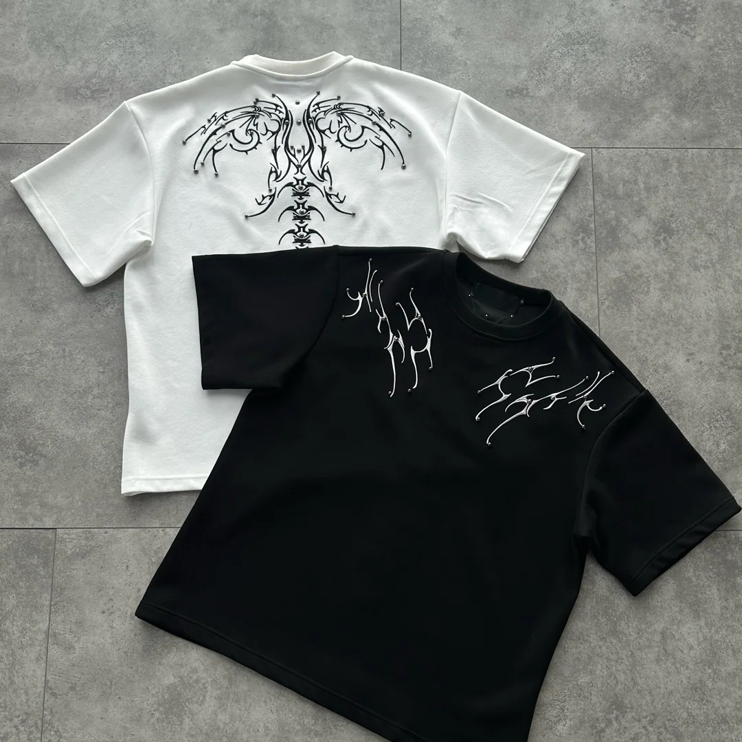 Výrobce streetwearu, přizpůsobitelné tričko se střiženým střihem s 3D vyšíváním a kovovými knoflíky, těžké tričko z 100 % bavlny pro muže, streetwearové tričko vysoké módy