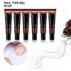 Puntas de uñas con pegamento en gel