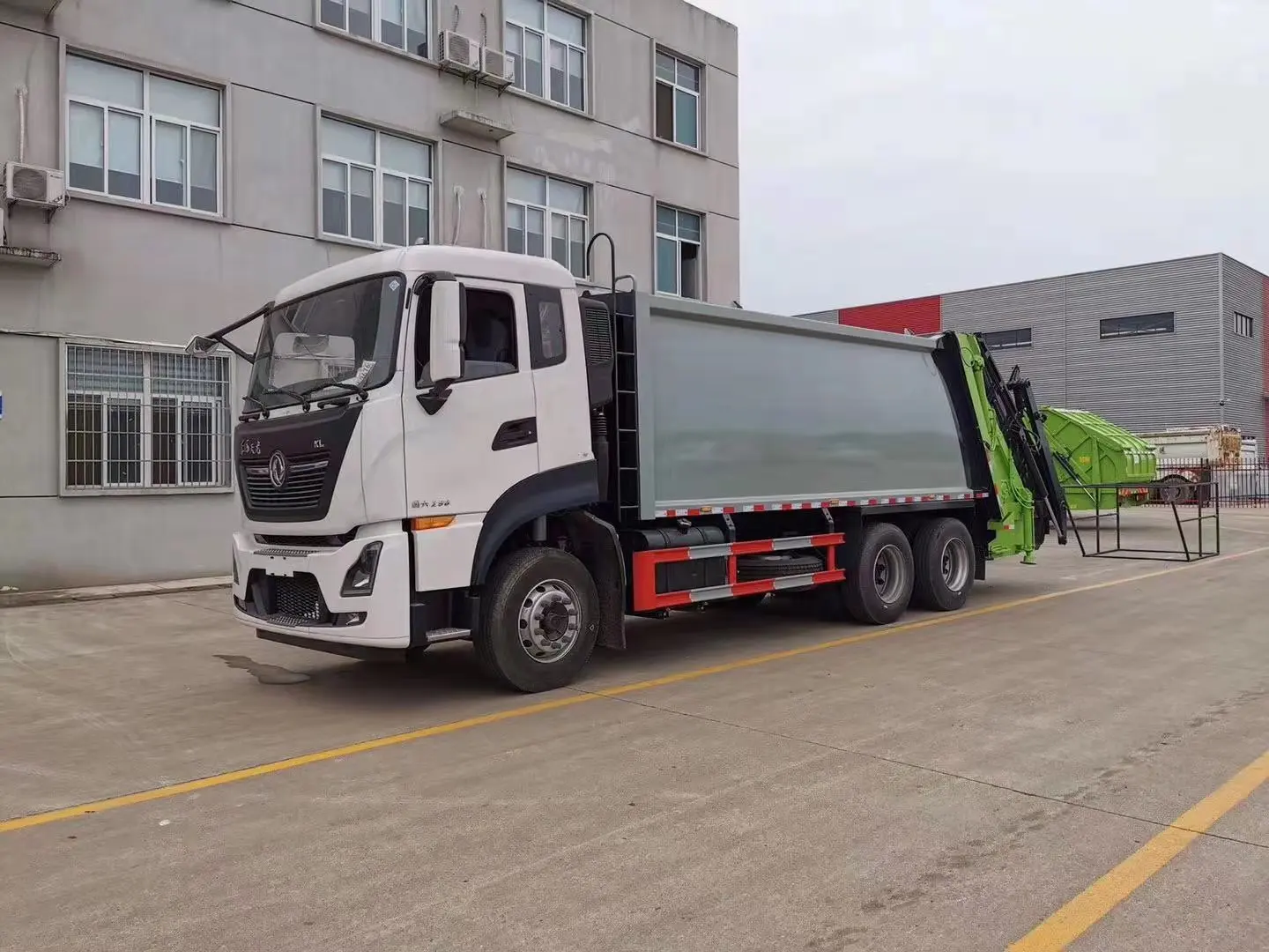Dongfeng 6*4 мусорный сжатый гигиенический грузовик 20 кубических