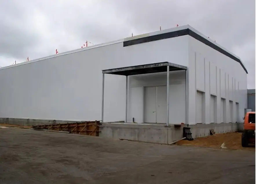 Mobile cold rooms are easy to operate. Cold rooms for slaughterhouses and food processors.