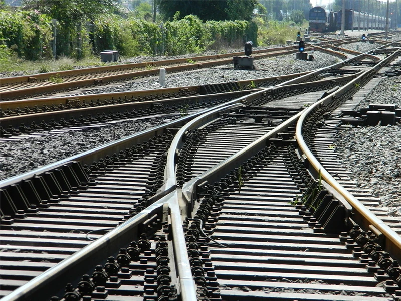 Стандарт UIC 860 900A 1100 R260 Железнодорожный рельс UIC60 UIC54 высокоскоростной Железнодорожный стальной рельс UIC 60 UIC 54