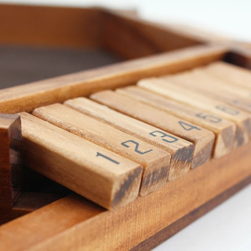 WTZWYFWJ Shut the box 2-4 giocatori giochi da tavolo, gioco da tavolo in legno con 8 dadi, gioco dei dadi in scatola, giochi di matematica,per bambini adulti,classe familiare o bar WTZWYFWJ Shut the box 2-4 giocatori giochi da tavolo, gioco da tavolo in legno con 8 dadi, gioco dei dadi in scatola, giochi di matematica,per bambini adulti,classe familiare o bar