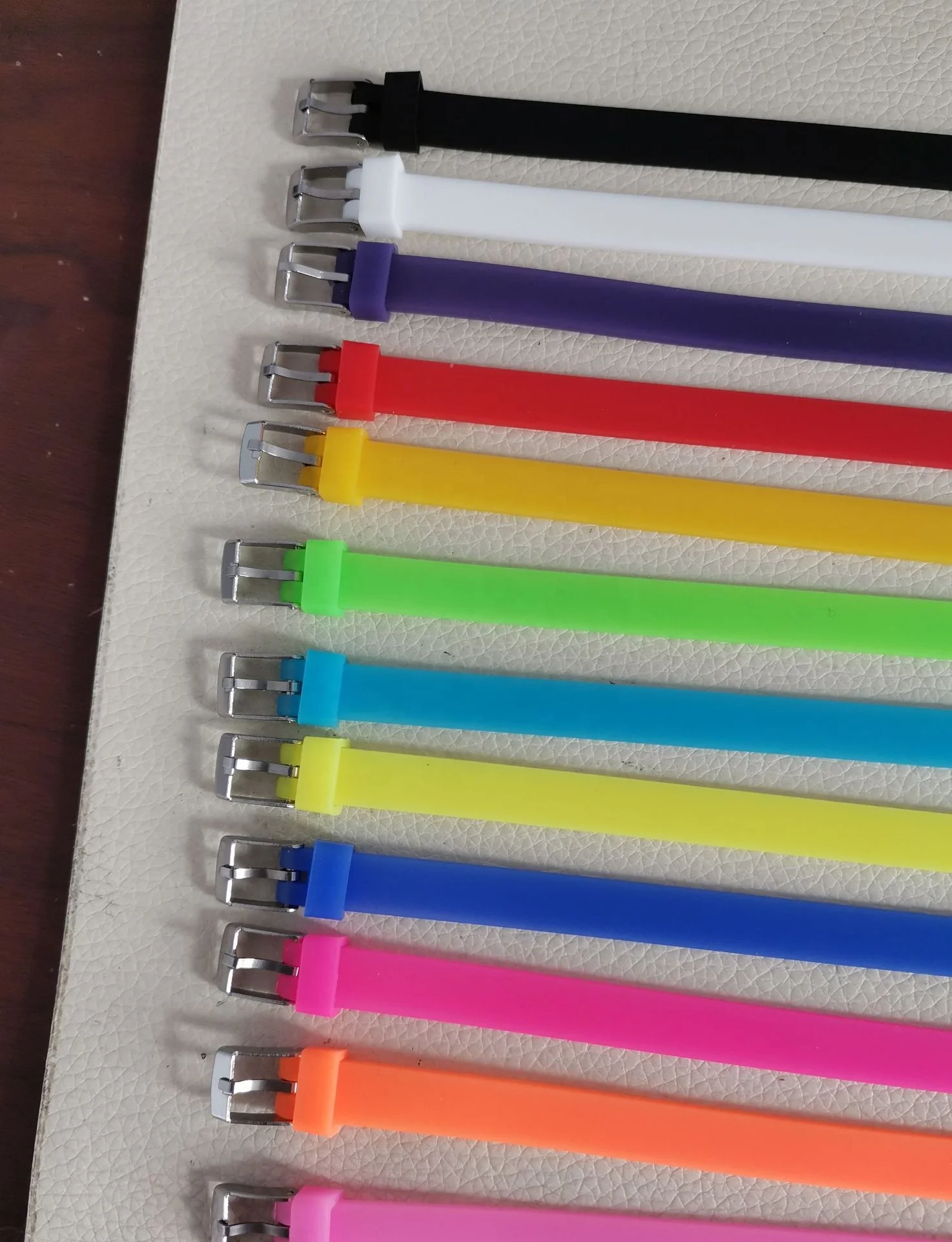 Free Customized 8mm 10mm Color Mixed Silicone Wristbands for Diy Letters