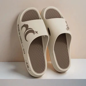 High Quality Anti-slip Pvc Men's Summer Flat Slippers Shoes Comfortable Outdoor Beach Slides In Popular Fashion Trend