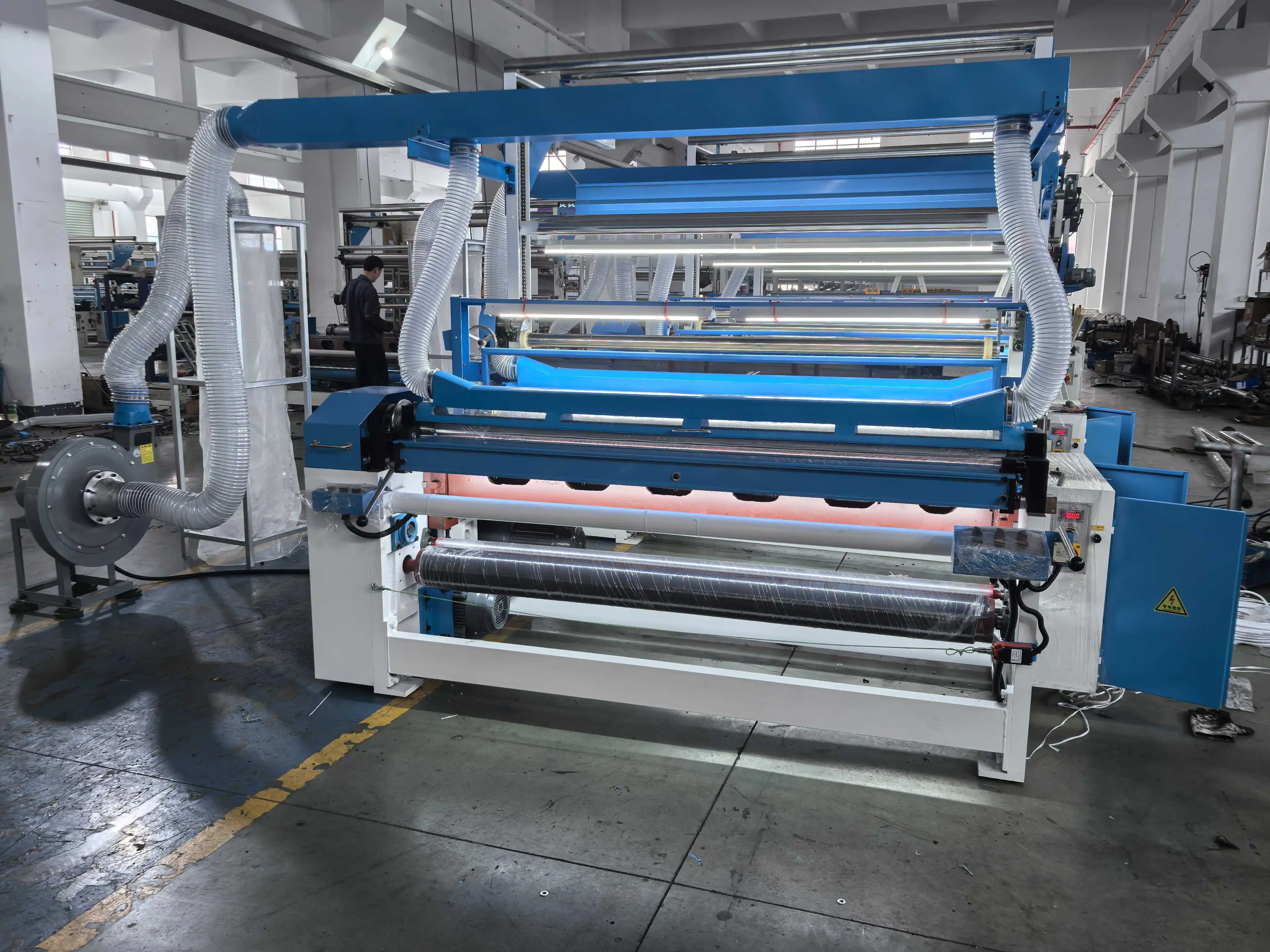 Tuft cutting machine